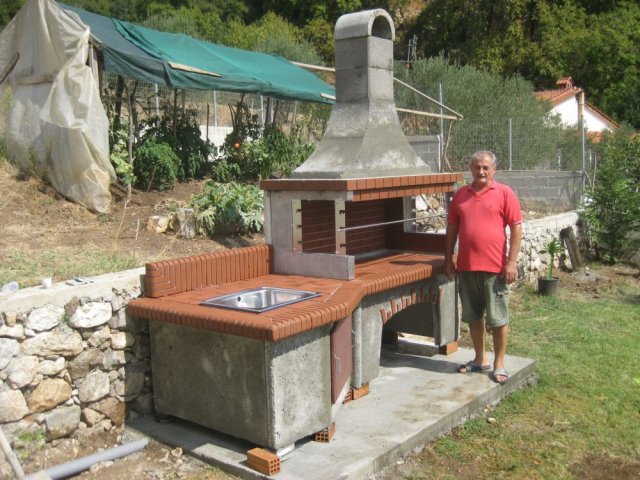 27-9-2011 �������  - ����������� (sk 1009 ) �� ������� ��������.garden brick barbecue - барбекю
